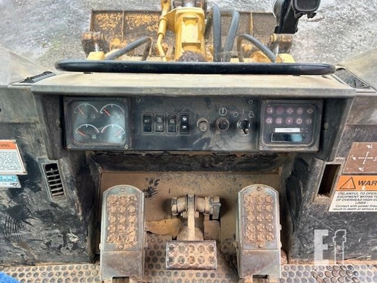 2001-caterpillar-953c-image-8
