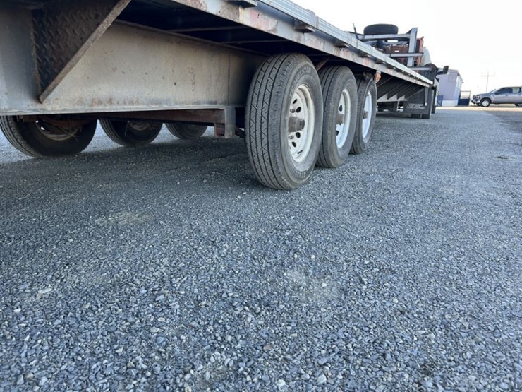2014-innovative-32'-tri-axle-gooseneck-trailer-image-15