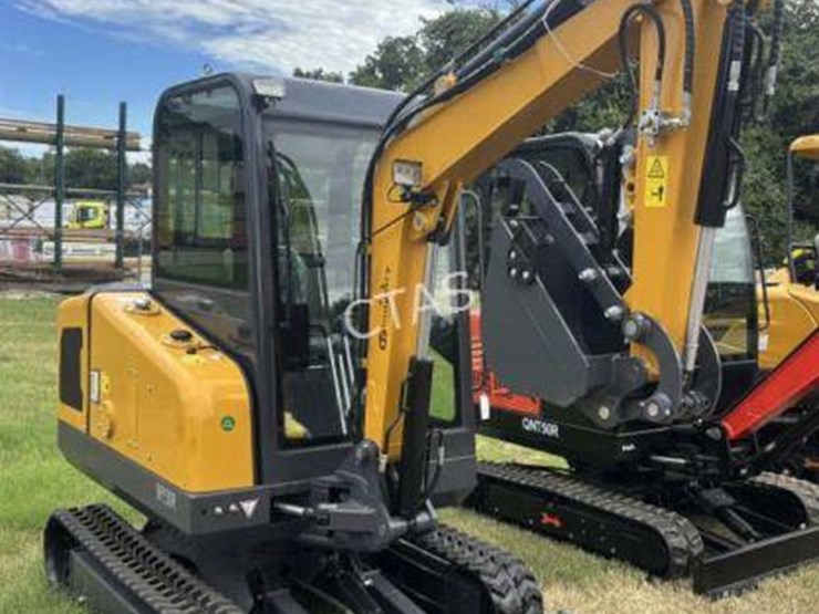 #113-•-cfg-industrial-excavator-w/-enclosed-cab-image-2