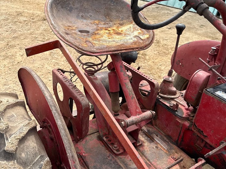 farmall-b-tractor-w/-5ft-belly-mower-image-17