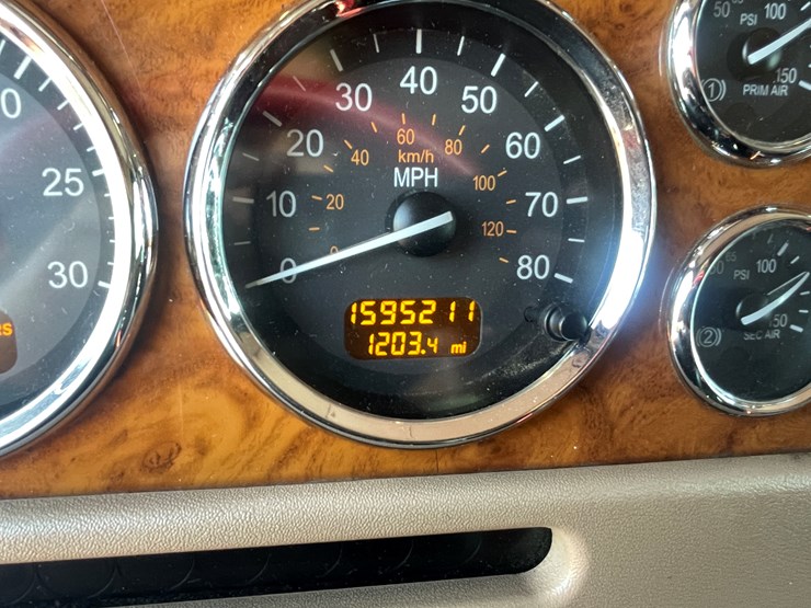 2007-peterbilt-379-image-100