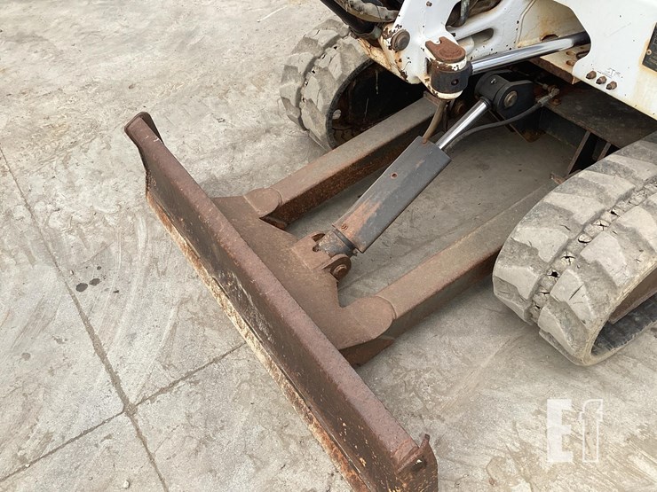 2011-bobcat-325g-image-9