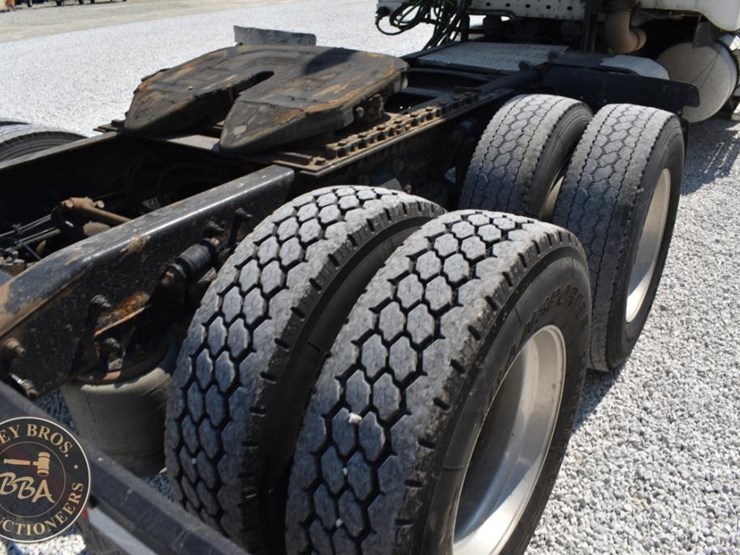 2003-freightliner-columbia-120-image-34