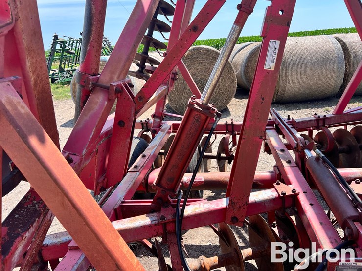 massey-ferguson-820-image-18