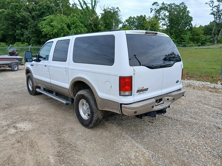2005-ford-excursion-image-5