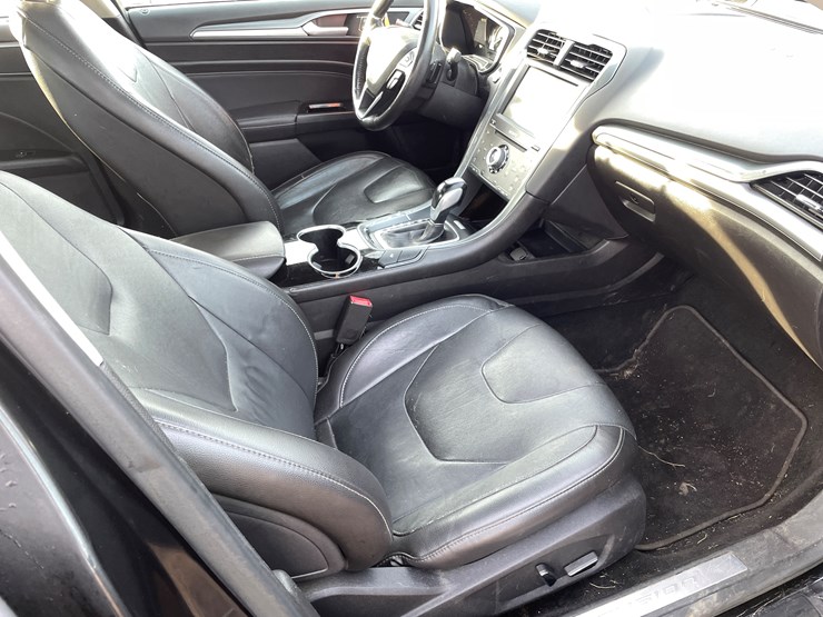 #1043-•-2014-ford-fusion-sedan-(wi-title-in-delay)-image-17