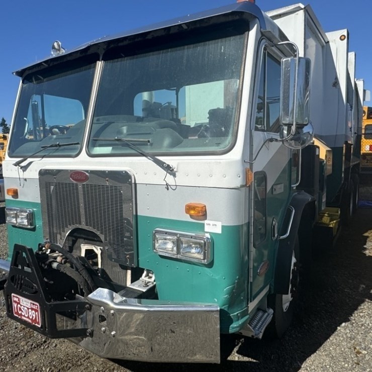 2007 PETERBILT 320
