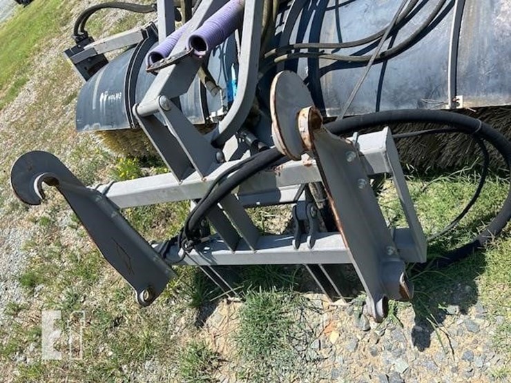 holms-12'-broom-image-12