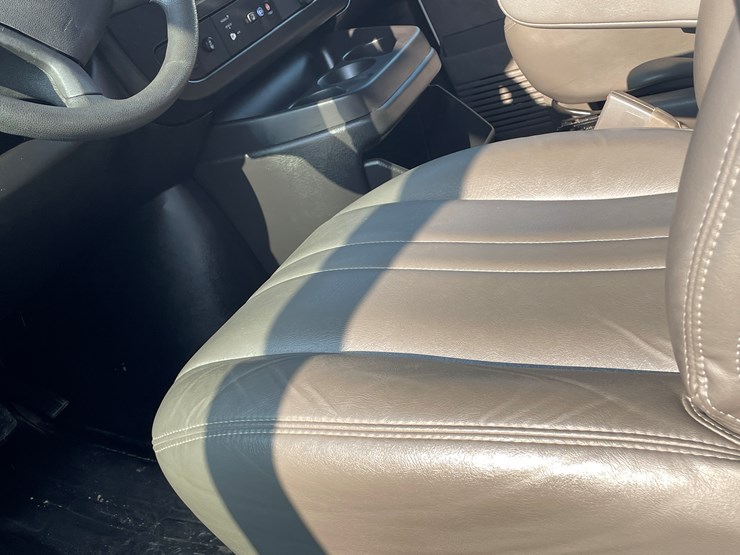 #1033-•-2023-chevy-express-van-(has-wi-salvage-title)-image-41