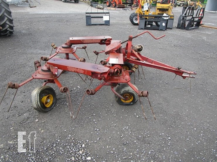 new-holland-158-image-1