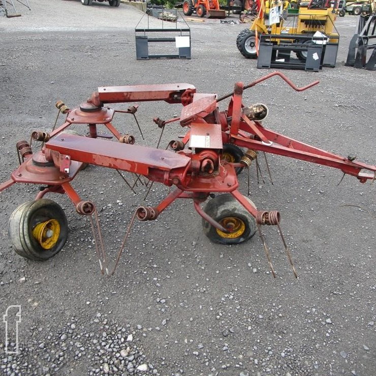 NEW HOLLAND 158