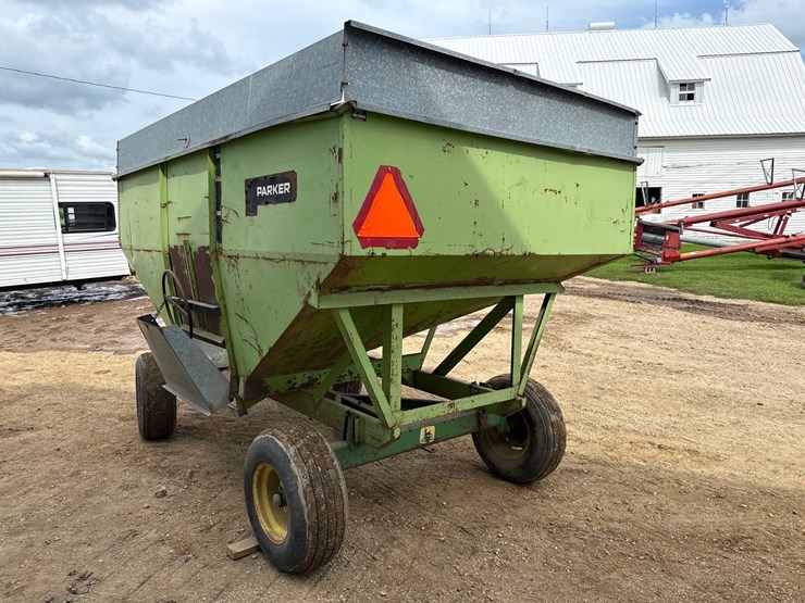 parker-200bu-gravity-wagon-image-3