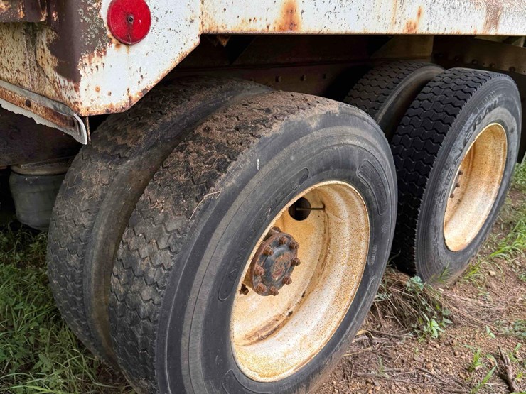 1987-peterbilt-359-image-22