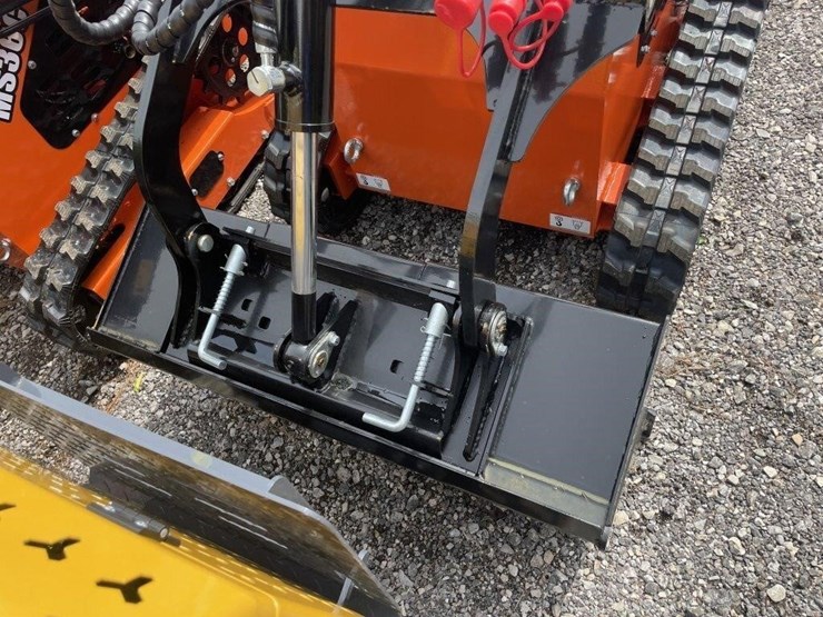 new-mms-skid-steer-loader-image-10