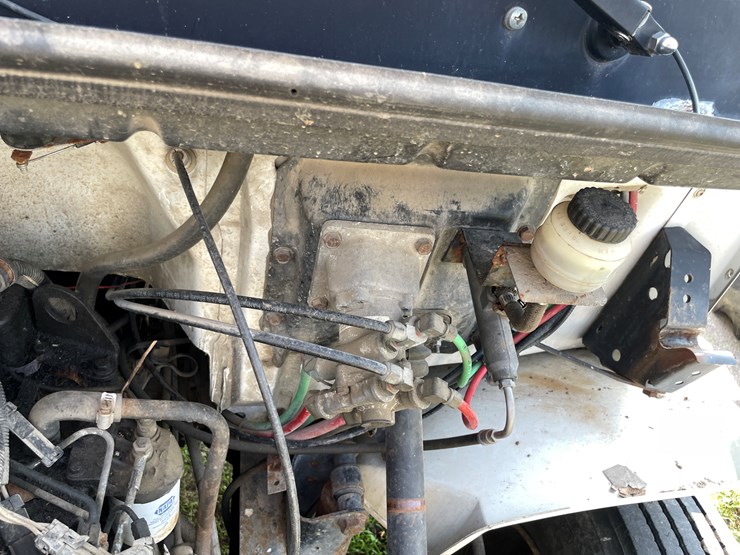 #1013-•-1992-freightliner-cummins-(has-mn-title)-image-52