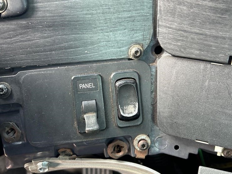 2005-freightliner-columbia-120-image-54
