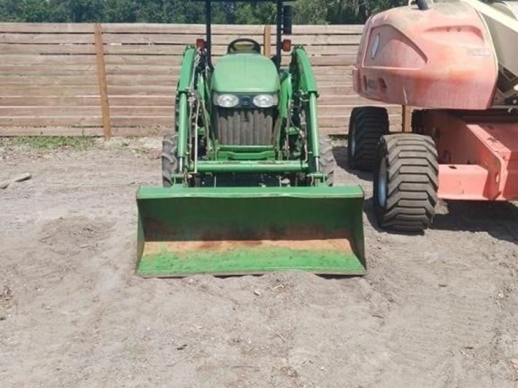 2015-john-deere-tractor-runs/moves-image-4