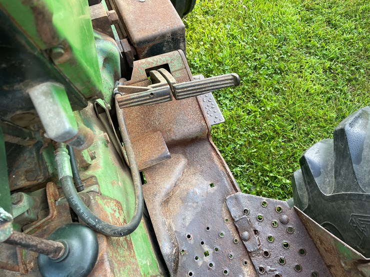 john-deere-2440-image-18