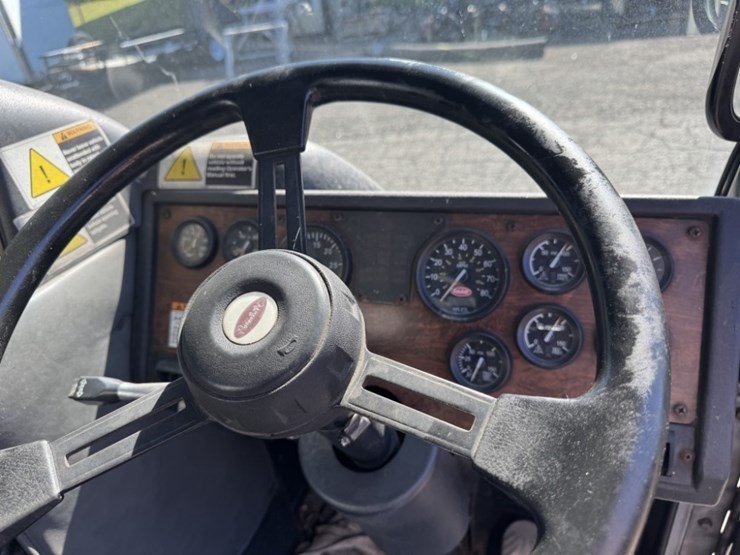 2007-peterbilt-320-image-19