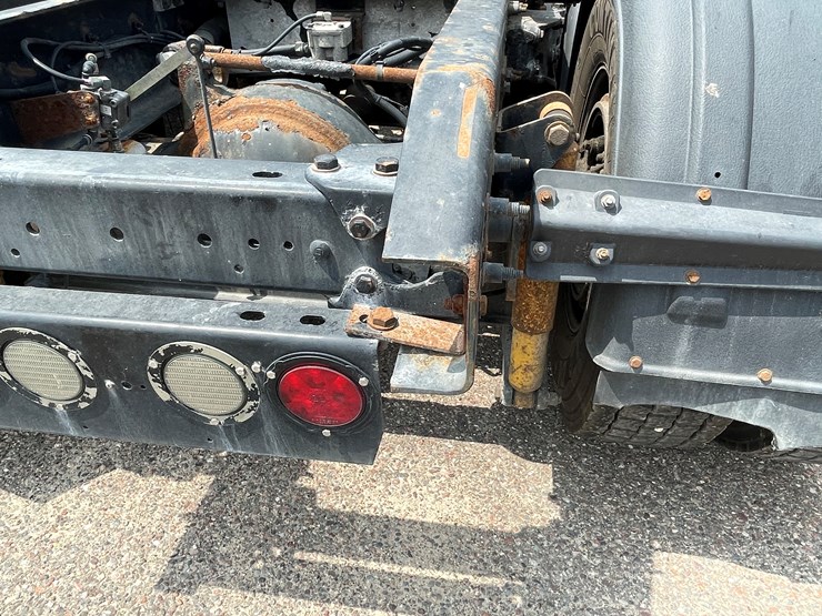 2012-kenworth-t800-image-21