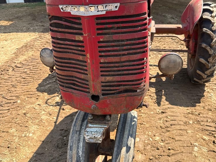 farmall-b-tractor-image-15