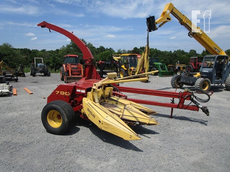 new-holland-790-image-1
