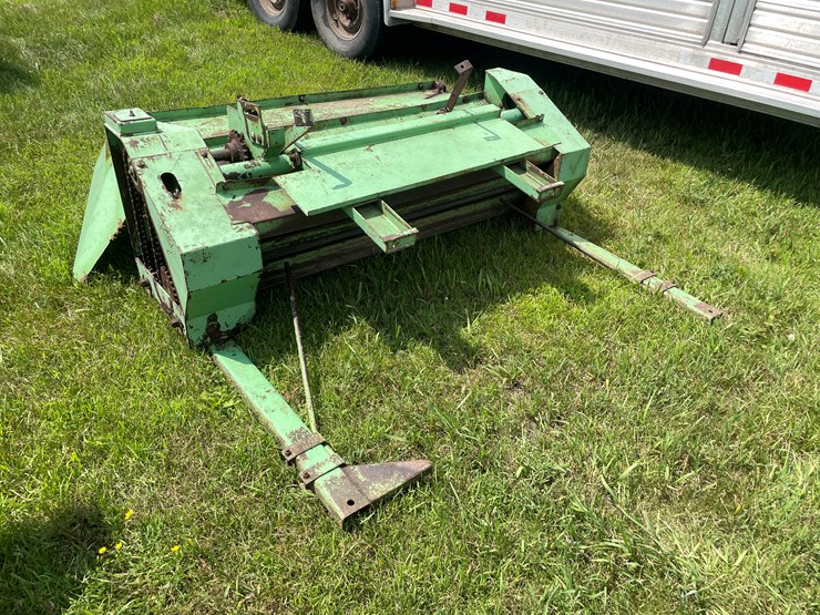 #1061-•-owatonna-260-swather-with-conditioner-image-12