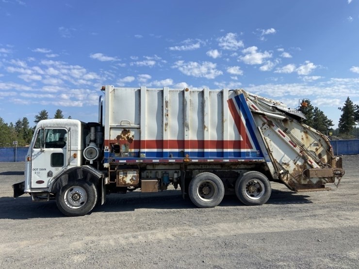 2002-peterbilt-320-image-2