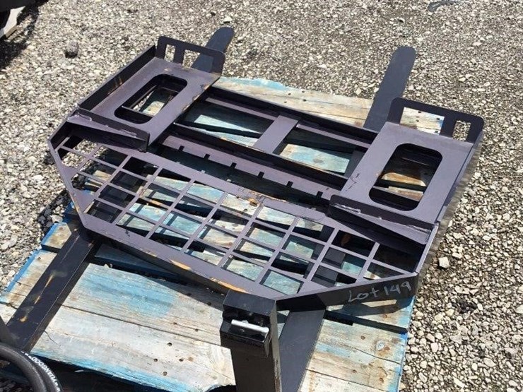 new-giyi-skid-steer-fork-attachment-image-1