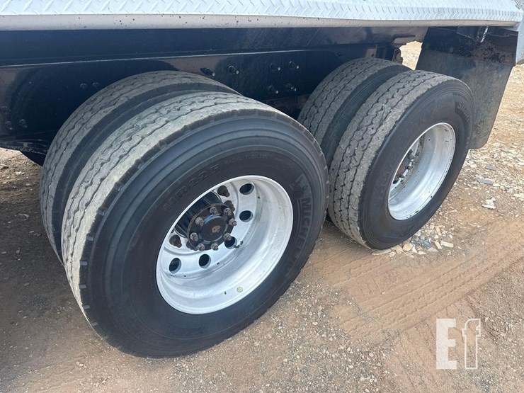 2021-mack-granite-64fr-image-13