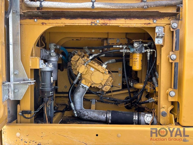 2017-caterpillar-326fl-image-18
