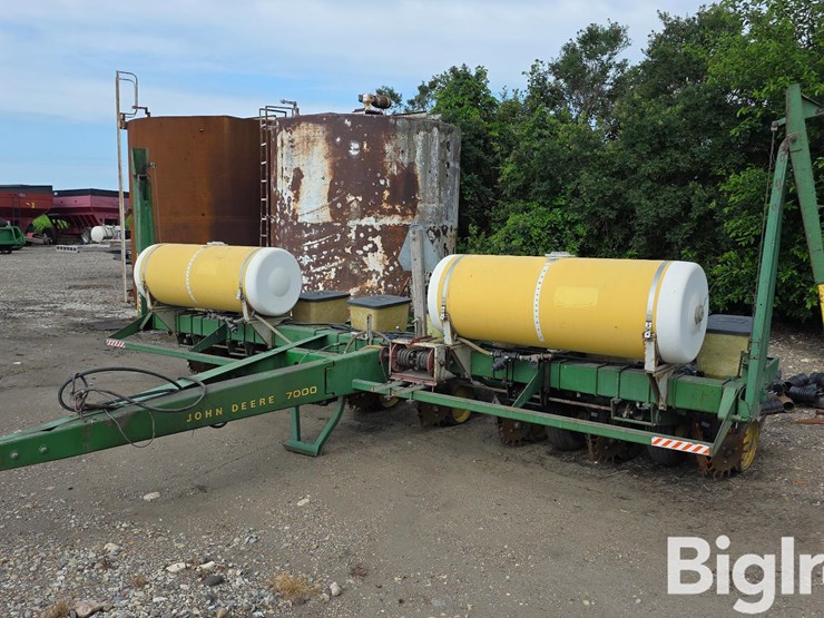 john-deere-7000-image-1