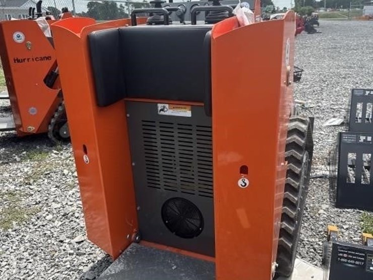 hurricane-mini-skid-steer-loader-image-3