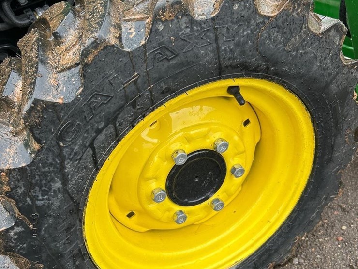 2022-john-deere-3032e-image-9