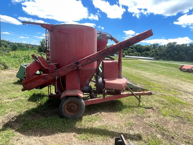 #1078-•-brady-650-feed-grinder-mixer-image-4