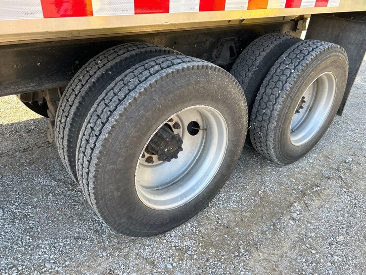 1997-ih-4900-tandem-grain-truck-image-9