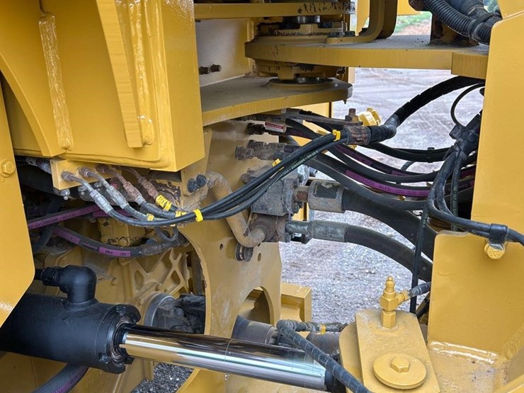 2020-caterpillar-962m-image-33