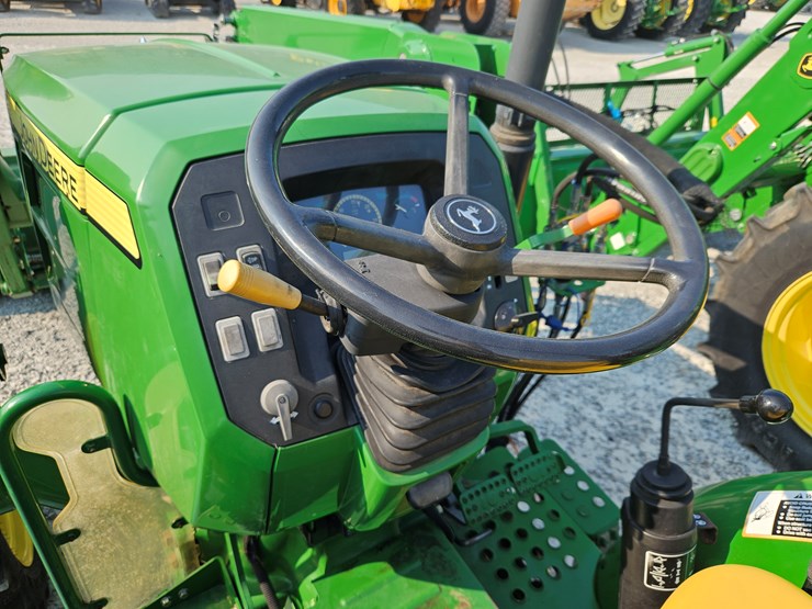 2015-john-deere-5055e-image-13