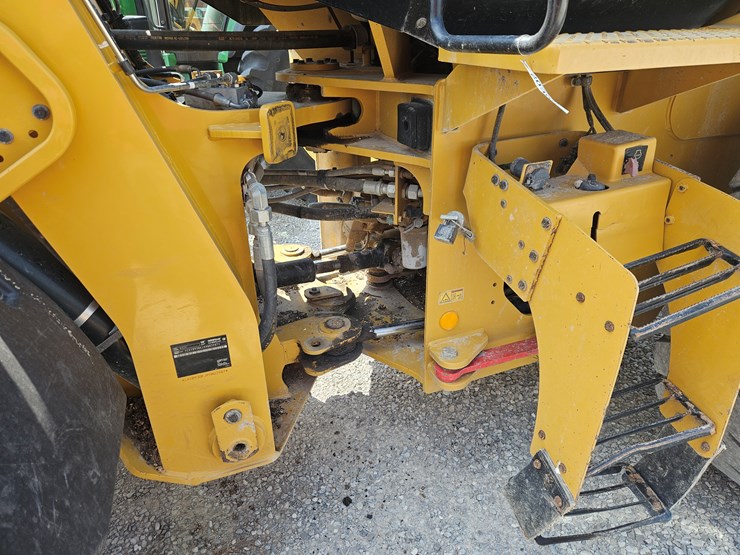 2015-caterpillar-930k-image-14
