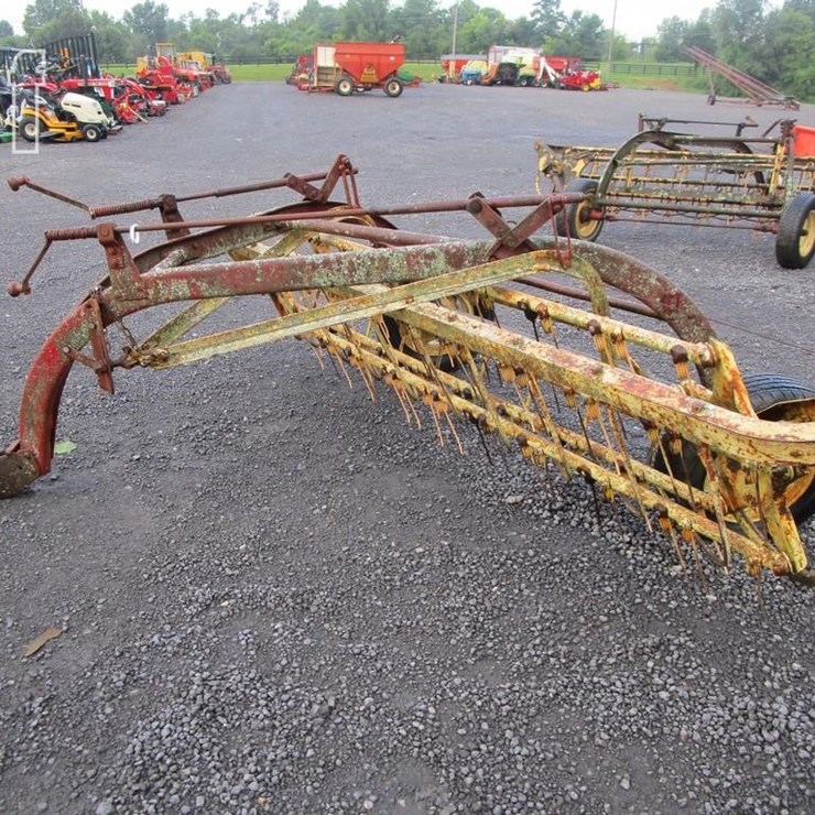 NEW HOLLAND 56