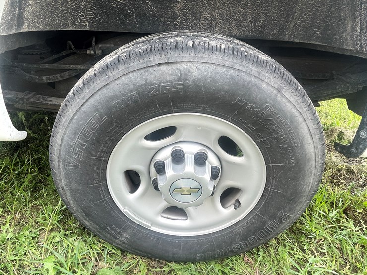 #1033-•-2023-chevy-express-van-(has-wi-salvage-title)-image-24