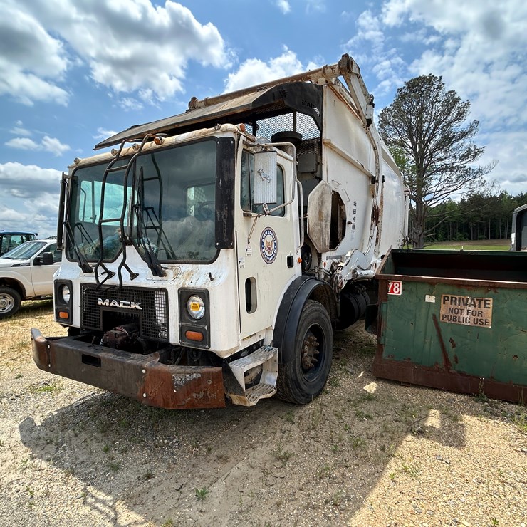 #9394 • INOP 2007 Mack MR MR600S T/A Daycab Garbage Truck VIN: 1M2K189C07M036142
