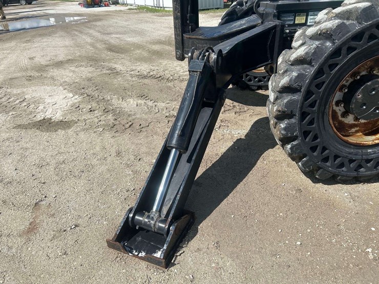 2014-jlg-g12-55a-image-10