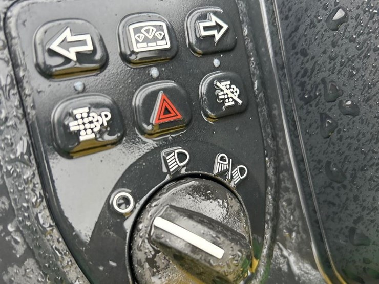 2022-john-deere-3032e-image-25
