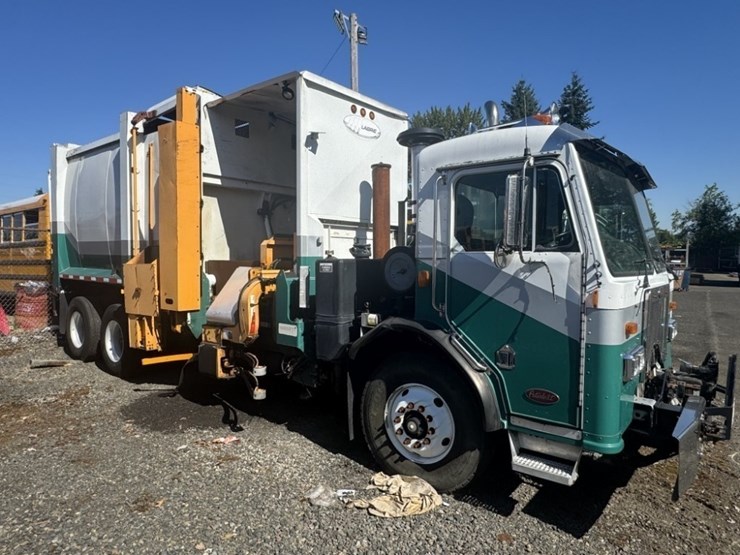 2007-peterbilt-320-image-3