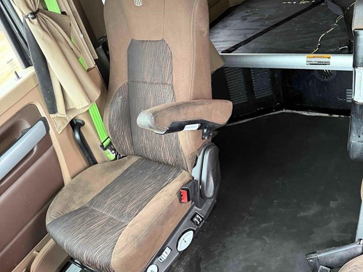 2022-kenworth-t680-image-10