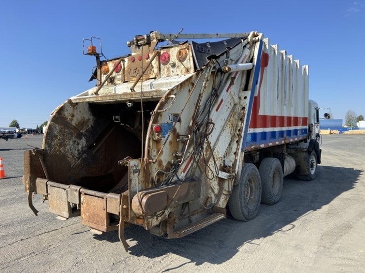 2002-peterbilt-320-image-5