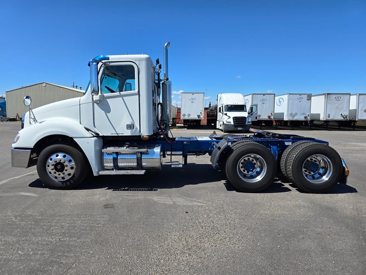2020-freightliner-columbia-120-image-13