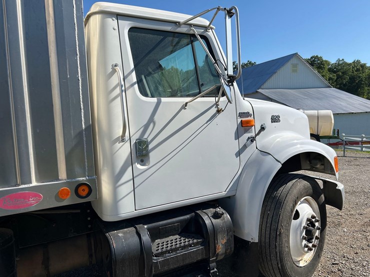 1997-ih-4900-tandem-grain-truck-image-15