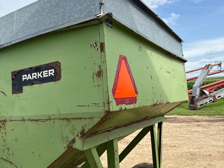 parker-200bu-gravity-wagon-image-17